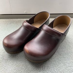 Dansko Size 40 Brown Leather Clog